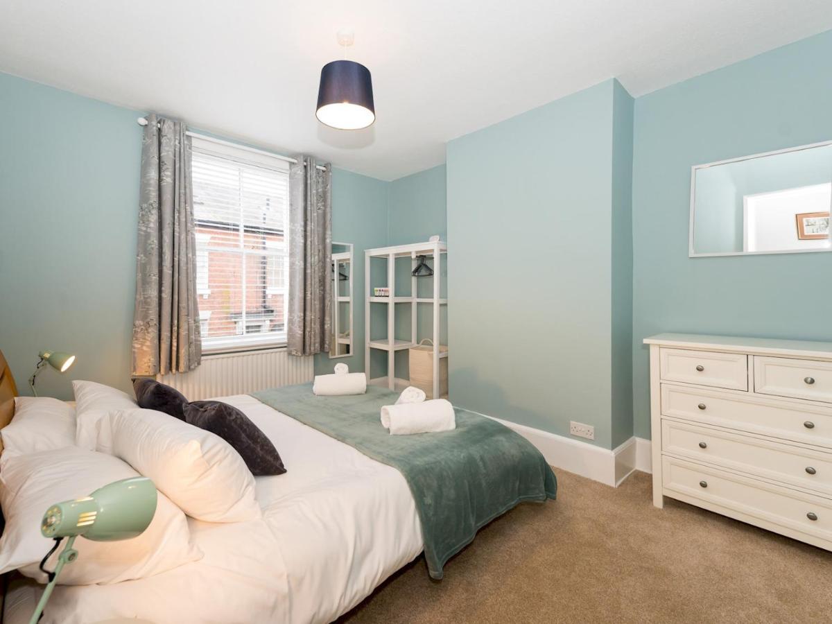 Pass The Keys 3 Storey Townhouse Shrewsbury Eksteriør bilde