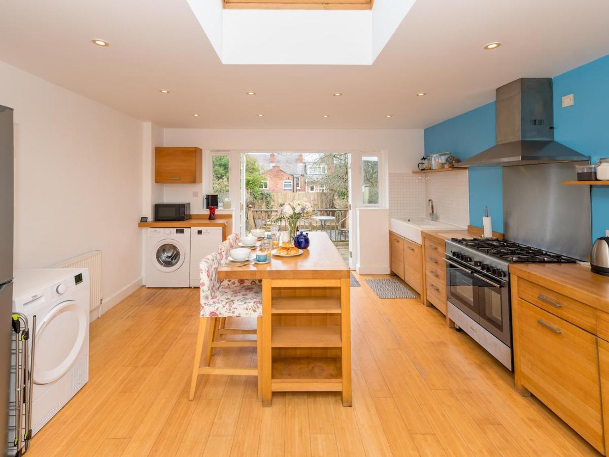 Pass The Keys 3 Storey Townhouse Shrewsbury Eksteriør bilde