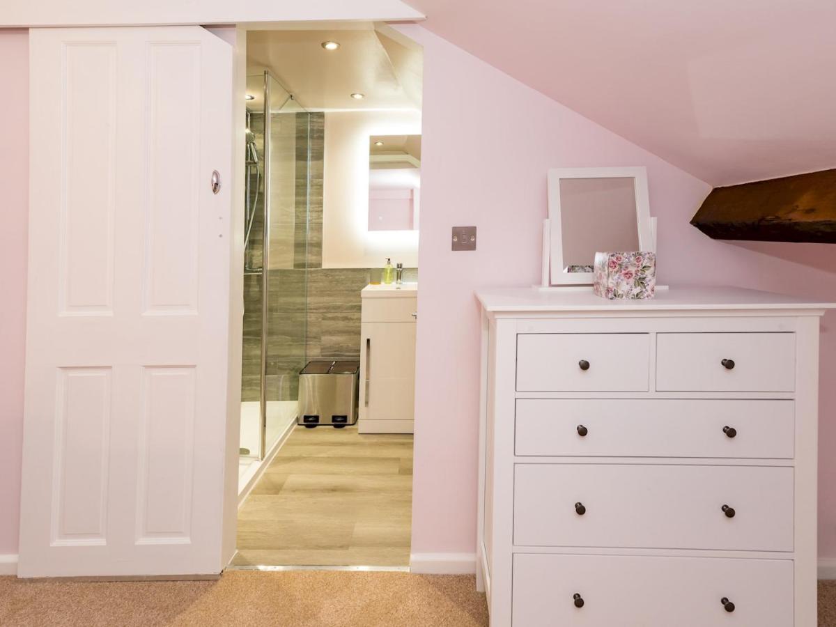 Pass The Keys 3 Storey Townhouse Shrewsbury Eksteriør bilde