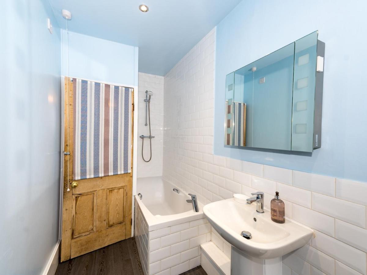 Pass The Keys 3 Storey Townhouse Shrewsbury Eksteriør bilde