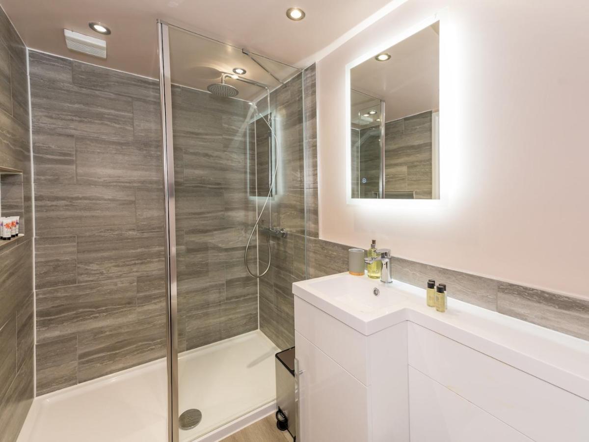 Pass The Keys 3 Storey Townhouse Shrewsbury Eksteriør bilde